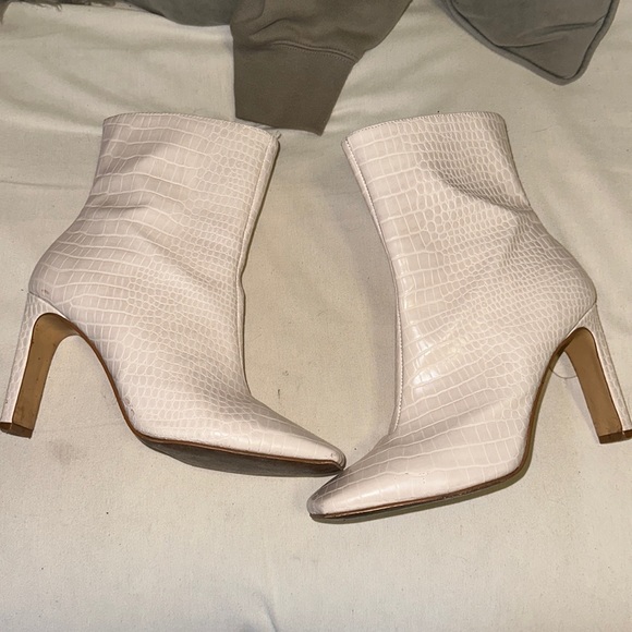 New York & Co.  beige booties - size 7 - Picture 1 of 4